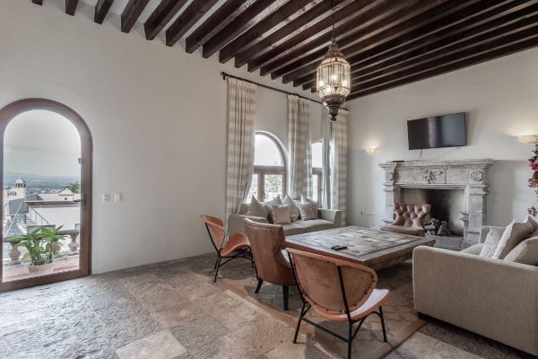 2-Bedroom Condo with Pool & Parking