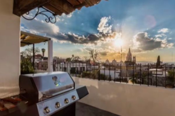 Spacious 3-Bedroom Colonial Home Near La Parroquia 
