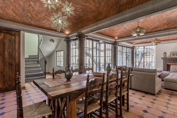 4 bedroom-3 bathroom- Home whit garage & scenic views
